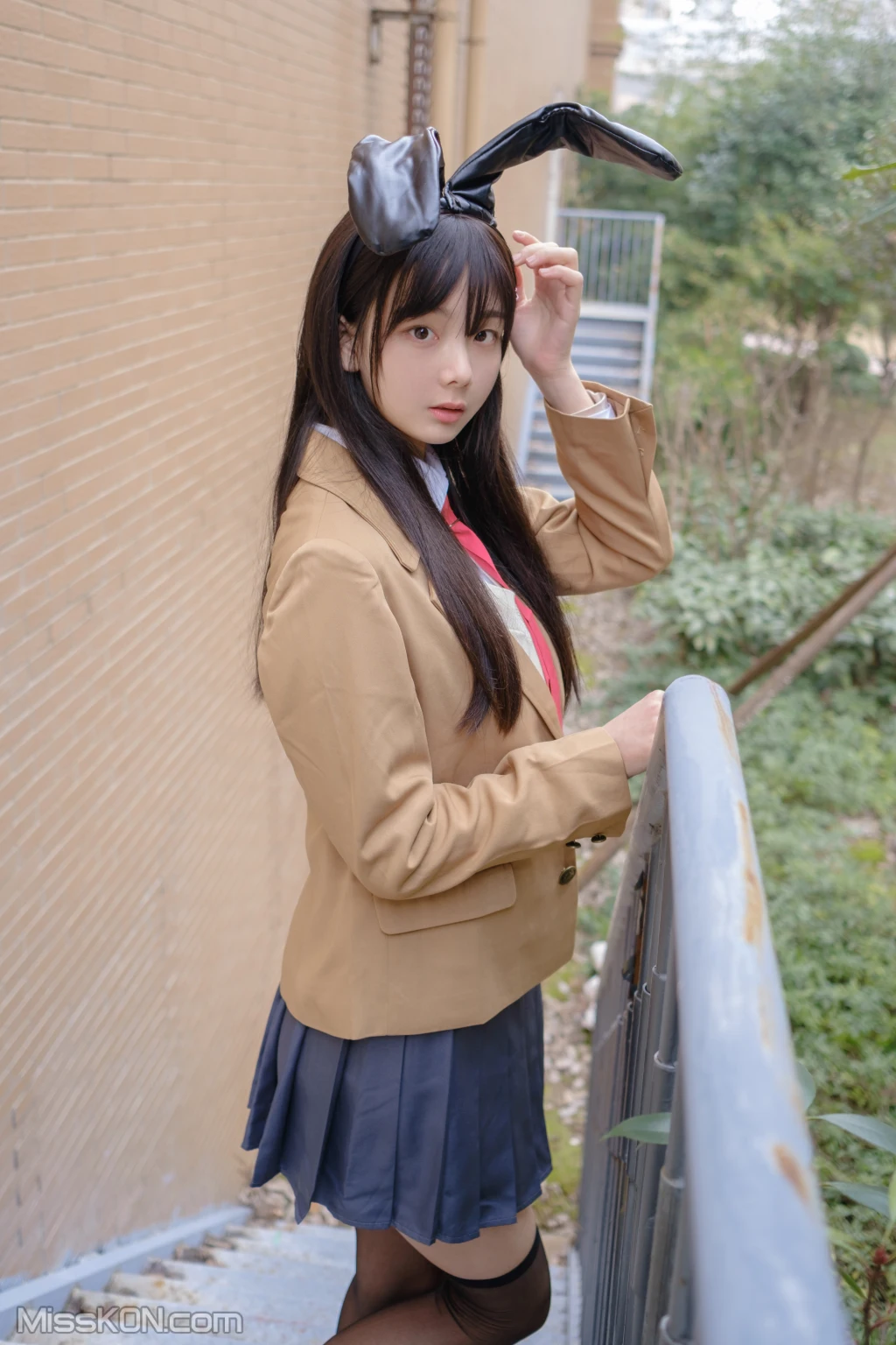 [紧急企划] Coser@稚乖画册: R18 赤西夜夜 麻衣学姐 (87 photos + 1 video)