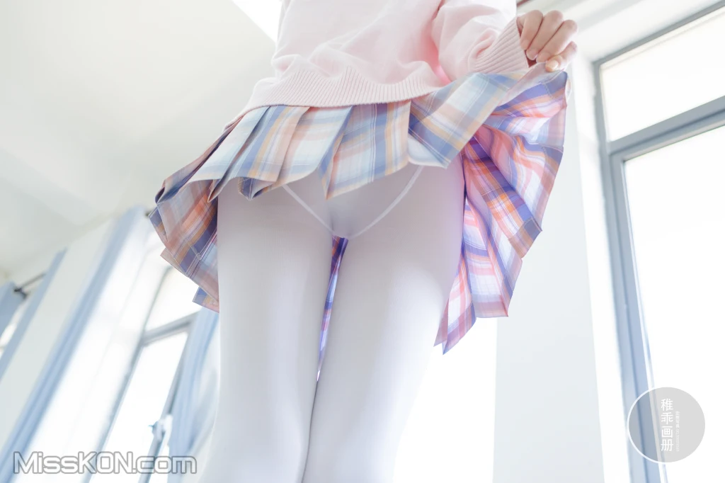 Coser@稚乖画册: 晴空04 夜夜 80d 白丝jk (63 photos + 1 video)